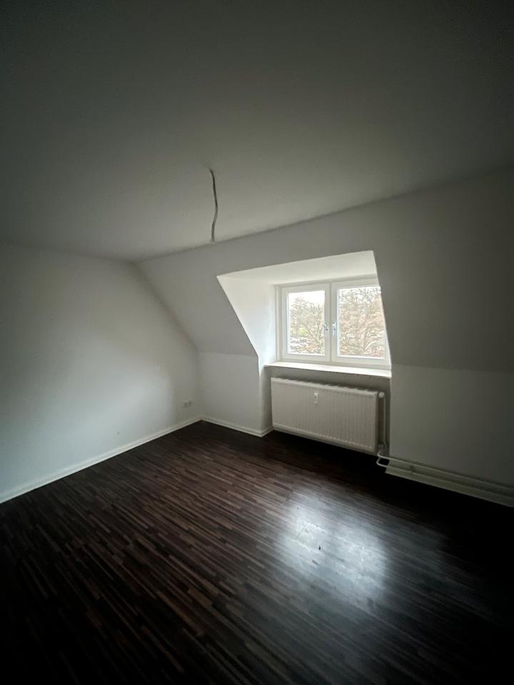 Thumbnail-Kleine Single-Wohnung unterm Dach (28qm)