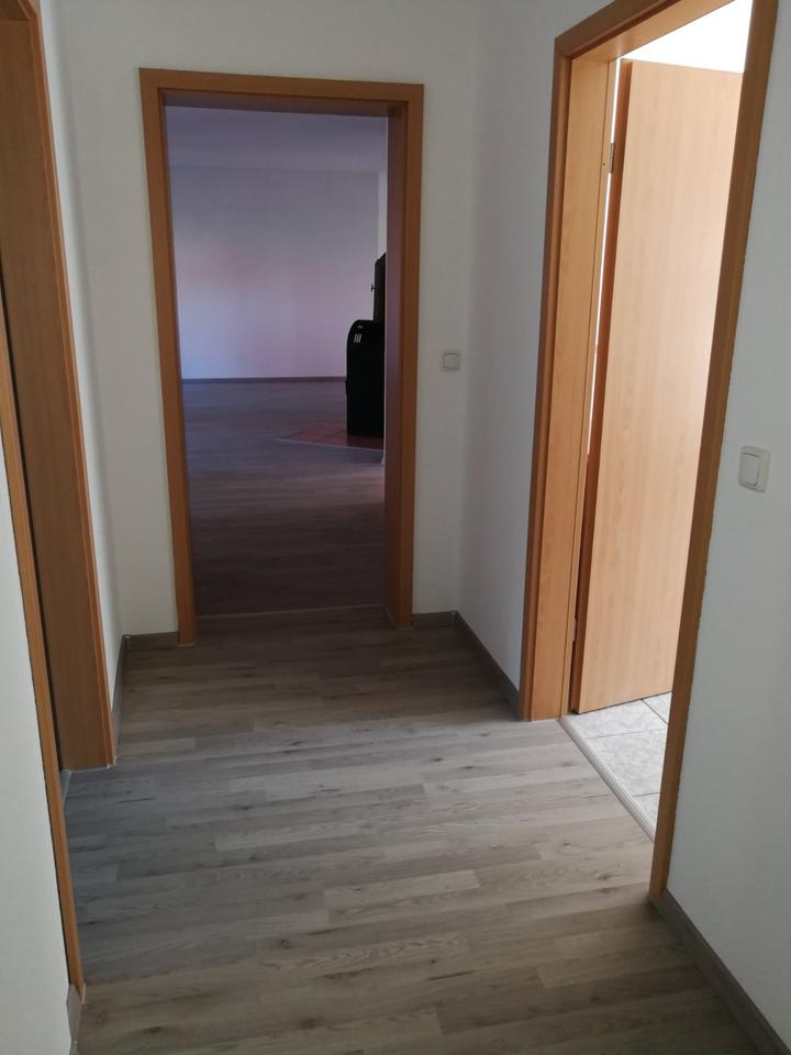 Thumbnail-Biete ab ca. 05.2026 eine Zweiraumwohnung im Souterrain mit Diele