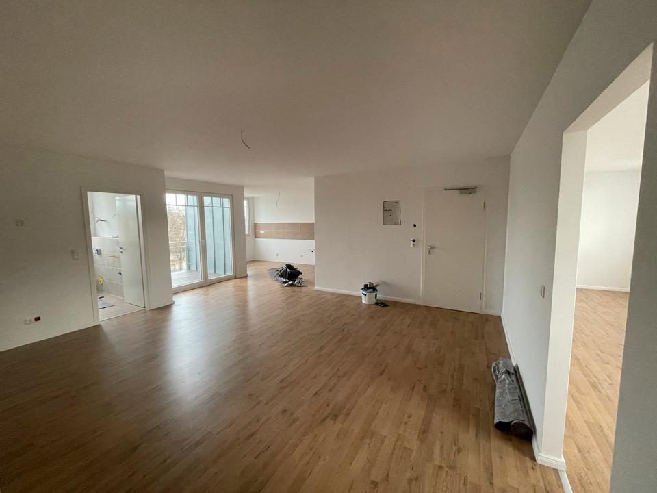 Thumbnail-Moderne Dachgeschosswohnung mit Loggia im Dreikönigenviertel