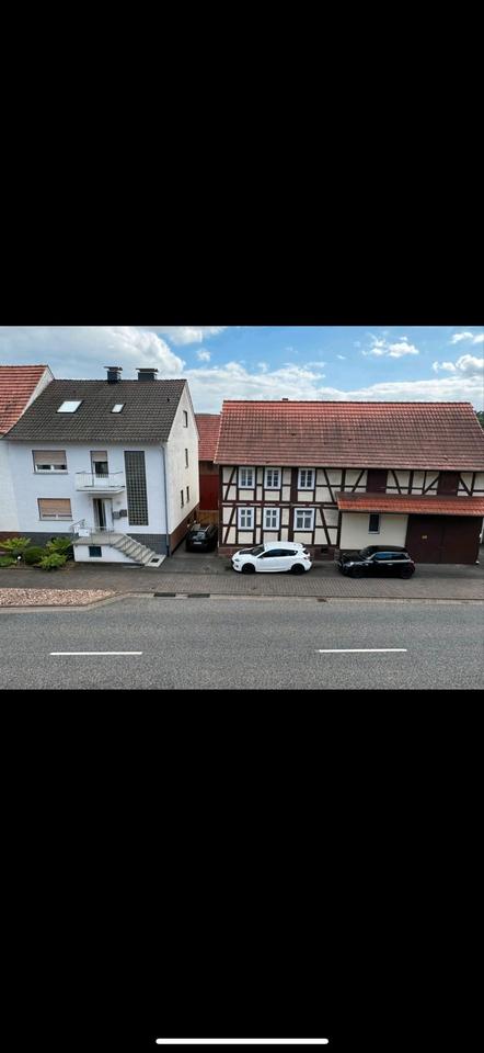 Thumbnail-Ein-Zweifamilienhaus mit Nebengebäuden und Baugrundstück