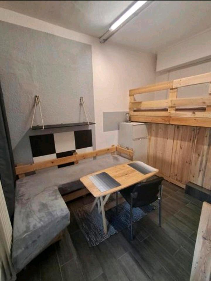 Thumbnail-Ein Zimmer möbliert