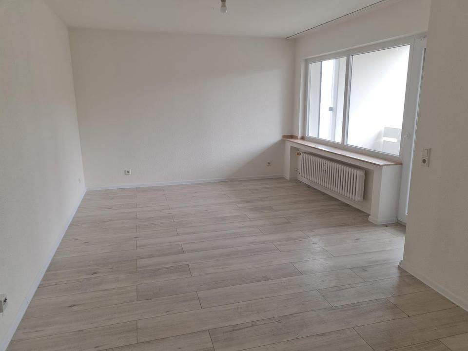 Thumbnail-Helle renovierte 4-Zimmer-Wohnung im 3.Obergeschoss zu vermieten!