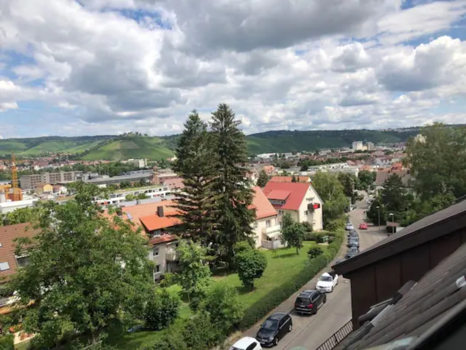 Thumbnail-Helle 2-Zimmer-Wohnung mit Sauna im 3. OG in Stuttgart-Wangen