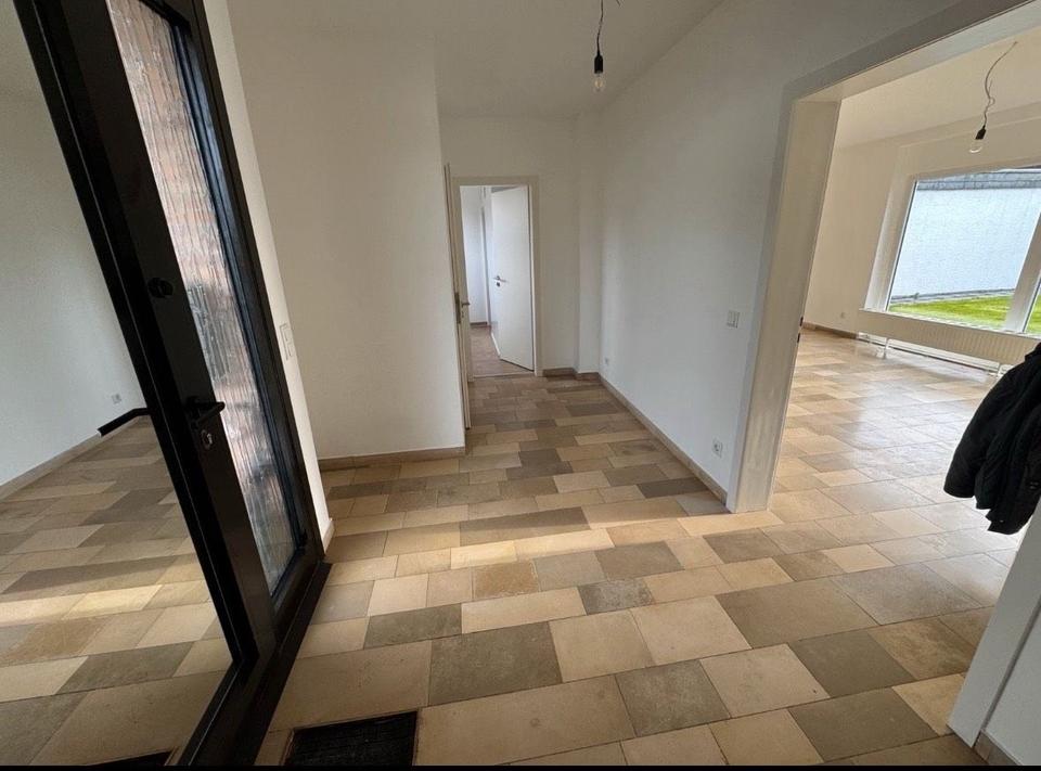 Thumbnail-Saniertes BungalowHaus mit Garten 320qm top Lage zum Verkauf