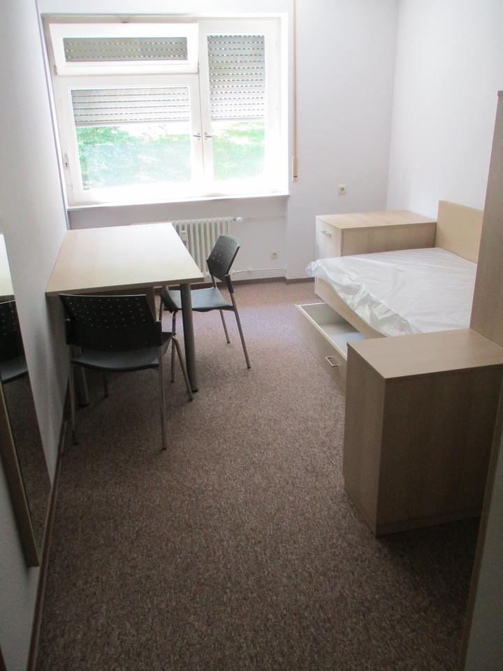 Thumbnail-möbliertes Zimmer 15qm Gemeinschaftsnutzung - KücheWCBad