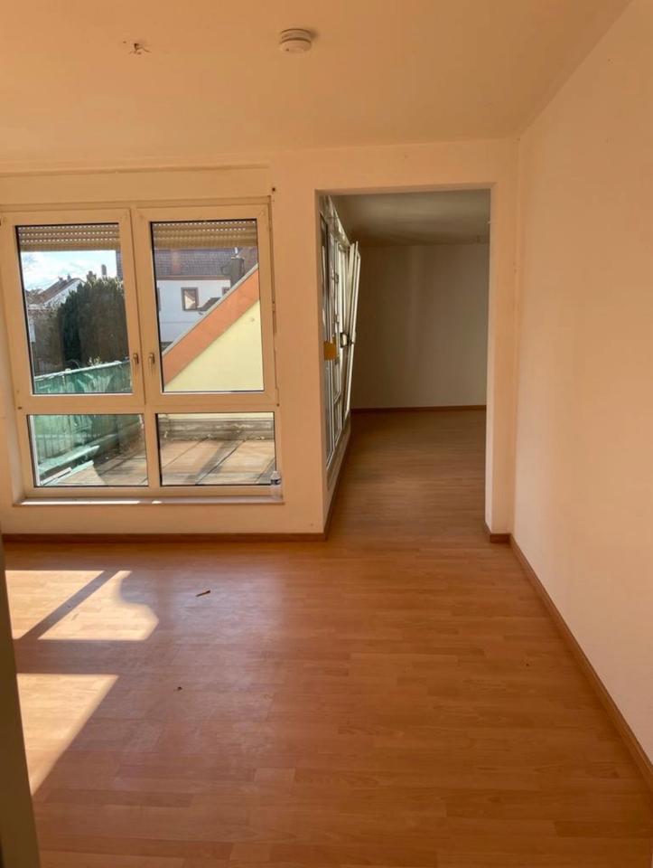 Thumbnail-3-ZKB Wohnung mit Balkon in zentraler Lage