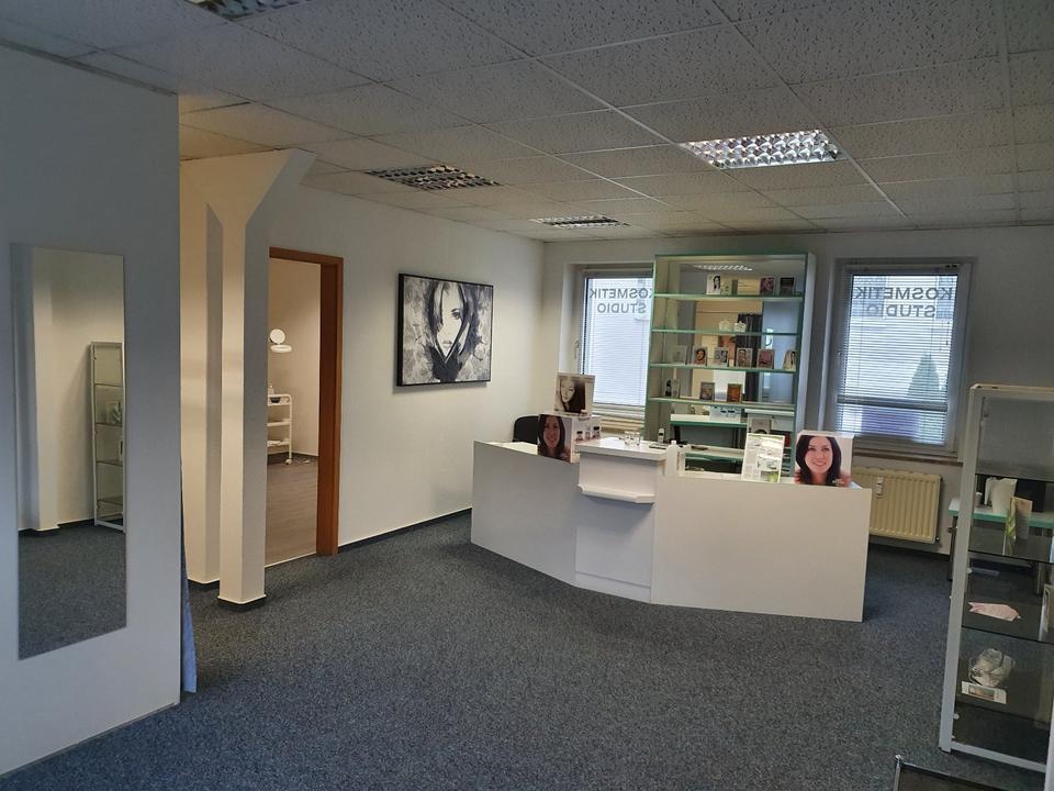 Thumbnail-PraxisKosmetikstudio mit Mobiliar im Zentrum von Zschopau