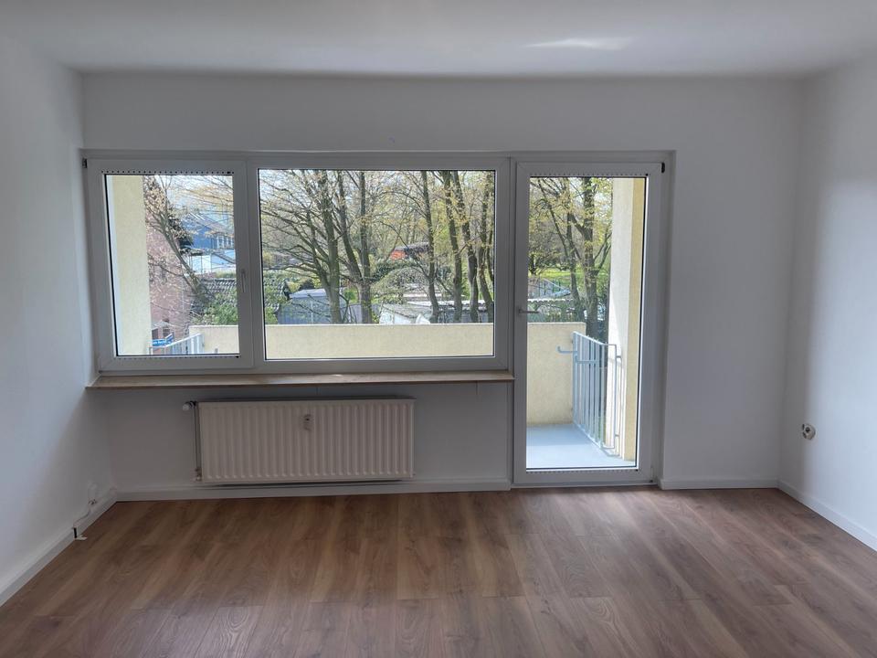 Thumbnail-2,5-Zimmer-Wohnung 1. OG mit Balkon – frisch renoviert, Erstbezug