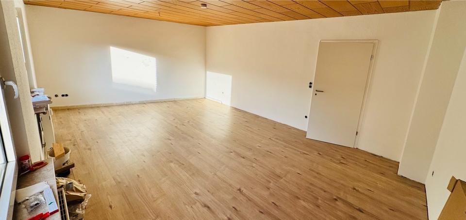 Thumbnail-Frisch renovierte helle 2 Zimmer Wohnung sehr Zentral