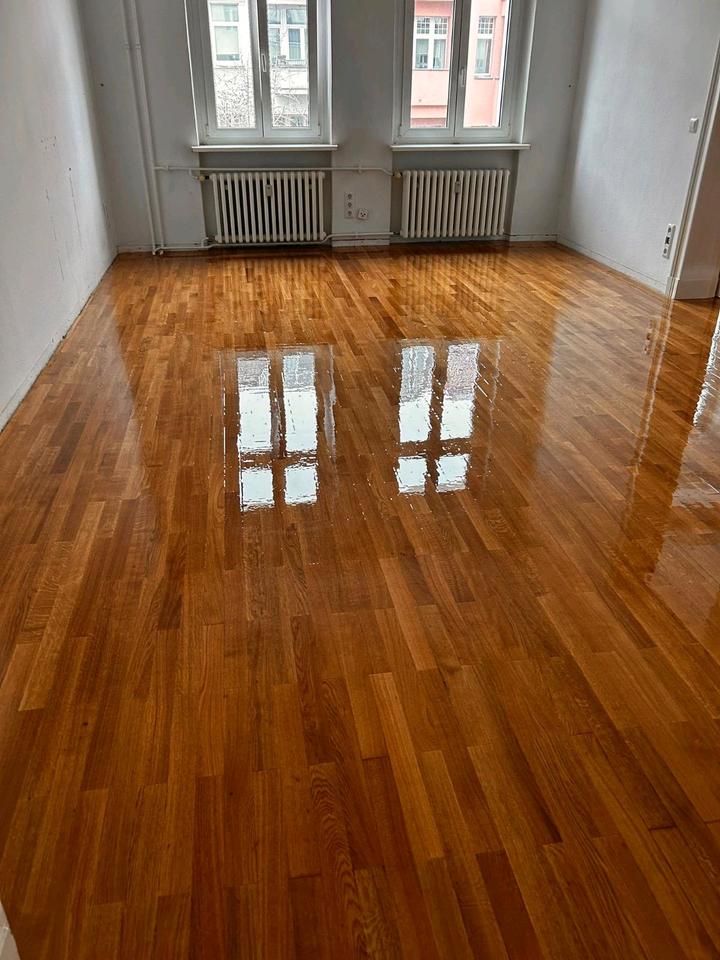 Thumbnail-renovierte 2,5 Zimmerwohnung mit EBK, KFZStellplatz und Terrasse