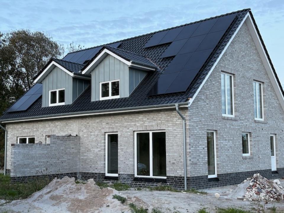 Thumbnail-Neubau-DHH mit Seelage – energieeffizient, Garten, moderne Ausst.