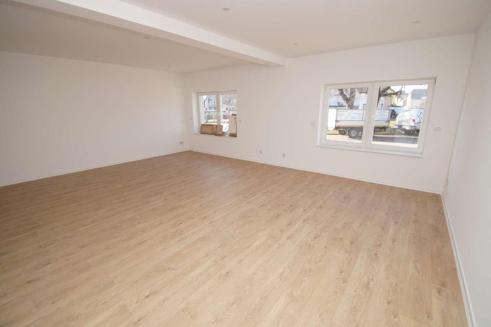 Thumbnail-großzügige 3-Zimmer-Wohnung, große Küche, Wanne, Dusche, 35 m² großes Wohnzimmer, Hobbyraum