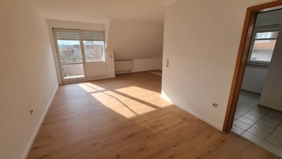 Thumbnail-Helle 68 m² 2-Zi.-DG-Whg | Südwest-Balkon | TG-Platz I neue Küche