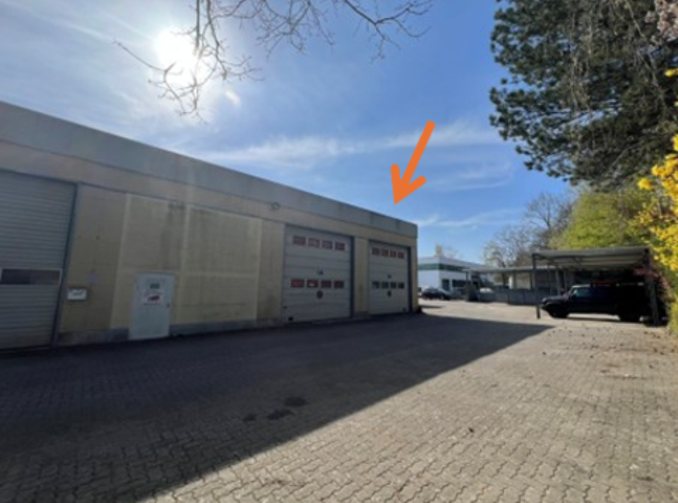 Thumbnail-Lagerfläche mit Hochempore und Rolltor in autobahnnahem Gewerbegebiet Gutenbergring