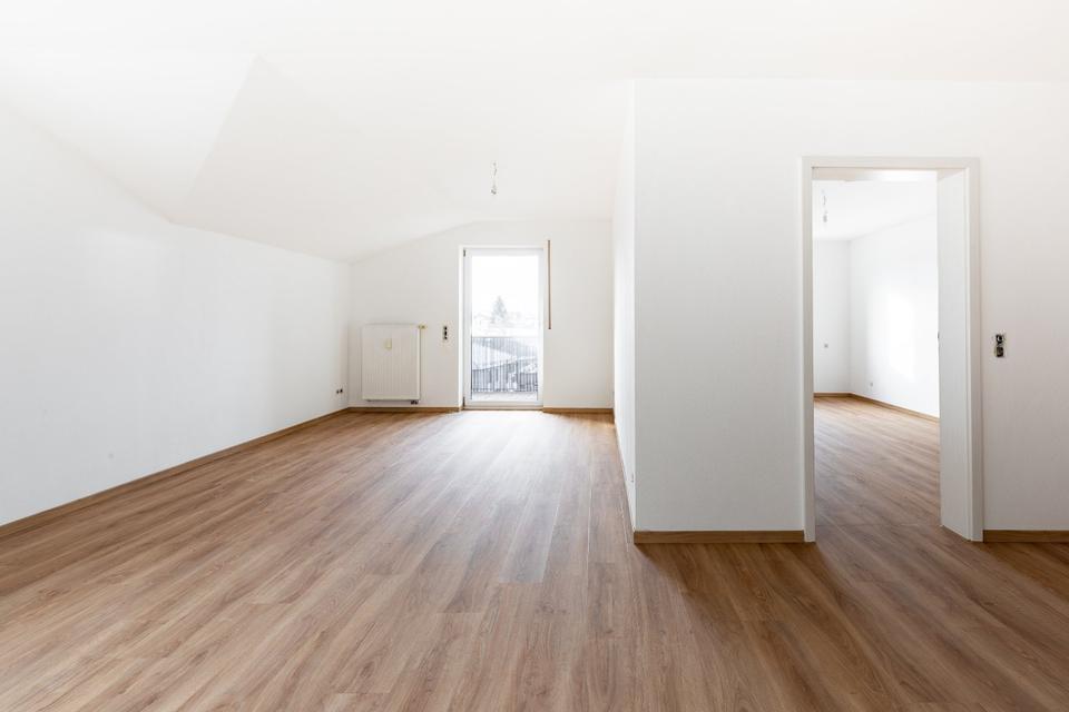 Thumbnail-Helle 2-Zimmer-Wohnung mit Balkon in zentraler, ruhiger Lage