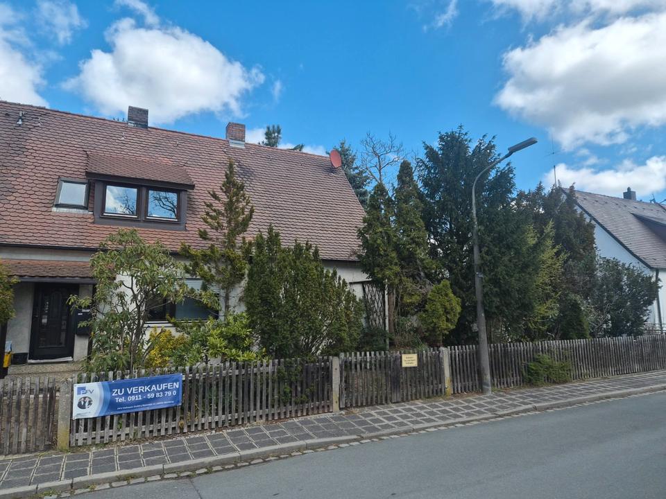 Thumbnail-Haus mit großem Grundstück zu verkaufen