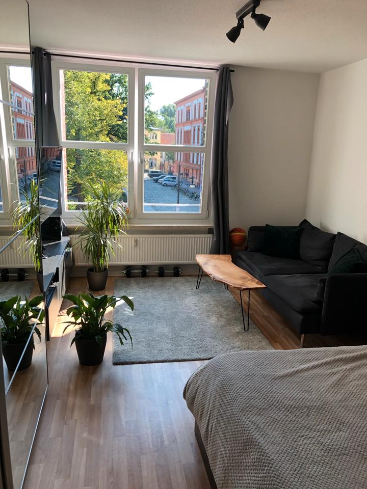 Thumbnail-Zentrale 27 m² vollmöblierte 1-Zimmer-Wohnung Untermiete ab März