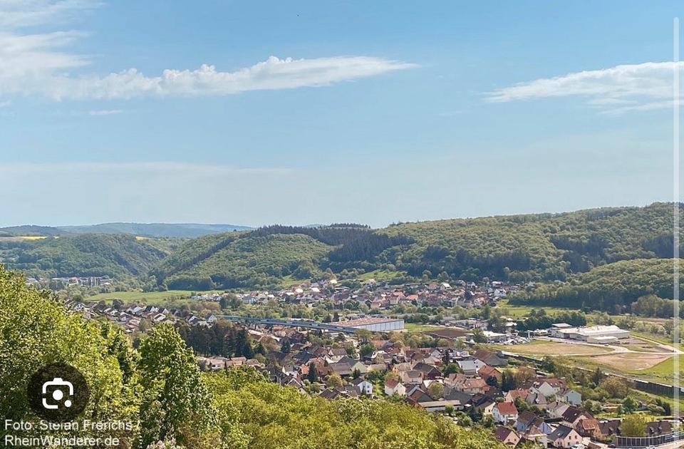 Thumbnail-gepflegtes Wohnhaus mit Garten und Garage
