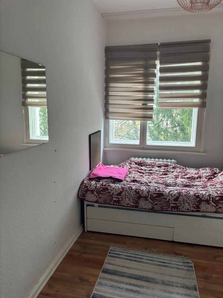 Thumbnail-1 zimmer vermieten mit Wohnzimmerbenutzung NUR DAMEN!