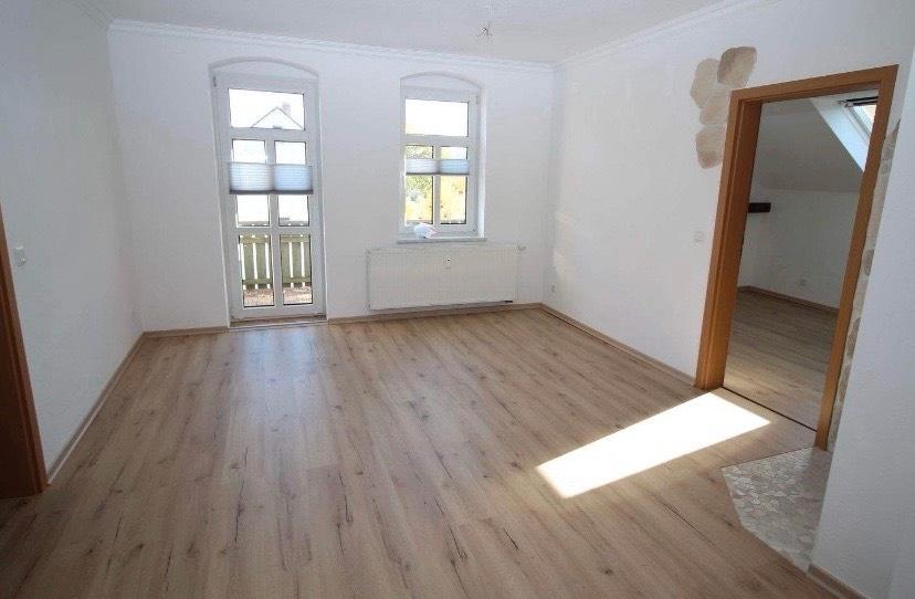 Thumbnail-Schöne 3-Zimmer-Wohnung mit Balkon in Niederwürschnitz