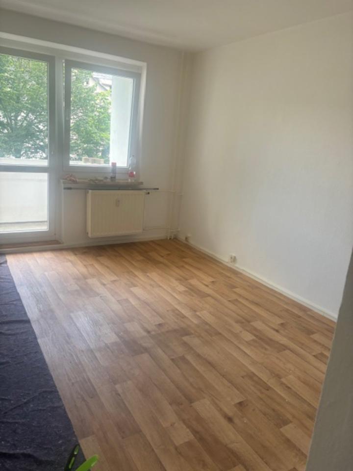 Thumbnail-Tolle 2- Raum- Wohnung mit Balkon und Aussicht über Ellefeld!