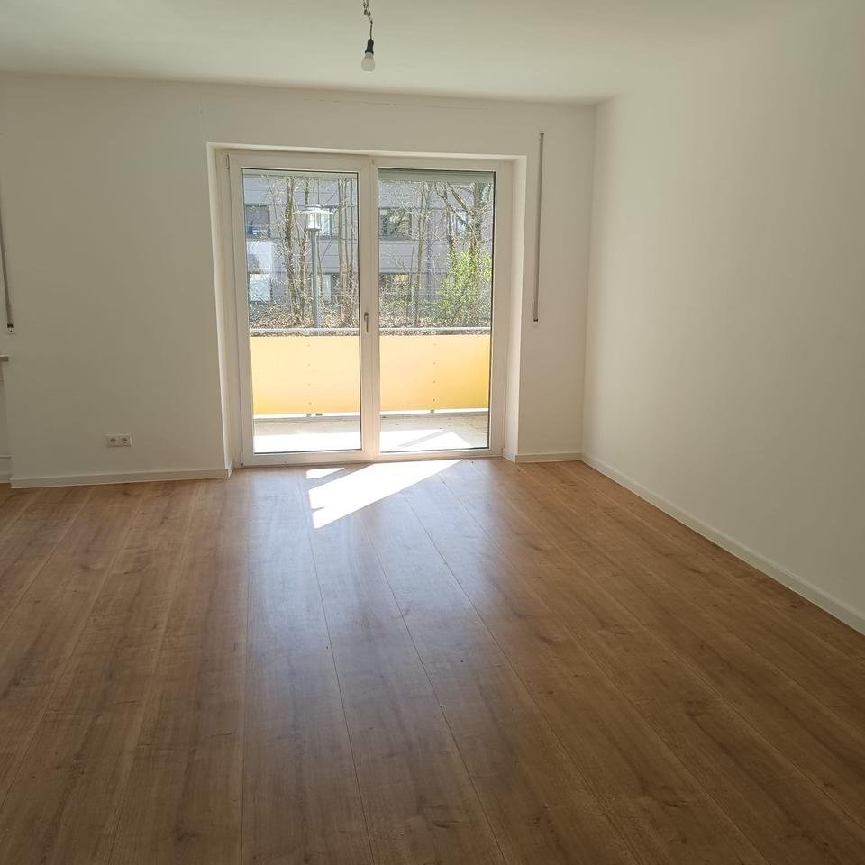 Thumbnail-Tolle renovierte 4 Zimmer EG Wohnung