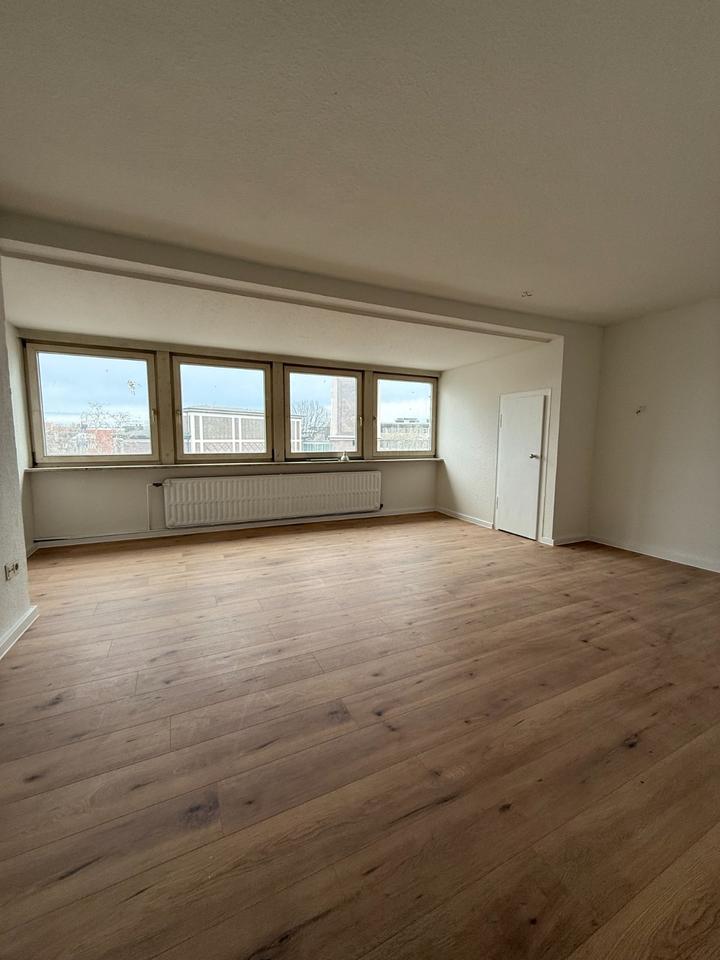 Thumbnail-Großzügige helle 2-Zimmer-DG-Wohnung - Komplett renoviert in 2026