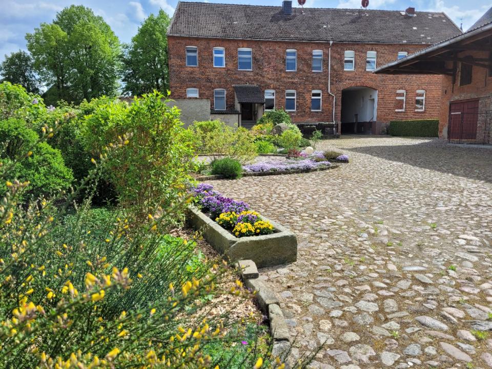 Thumbnail-Mehrfamilienhaus mit großem Grundstück von Privat
