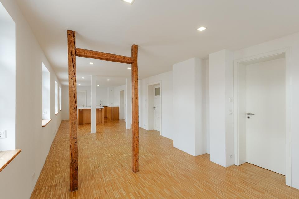 Thumbnail-Exklusive 4-Raum Wohnung – Wohnen im Bauhaus-Denkmal.