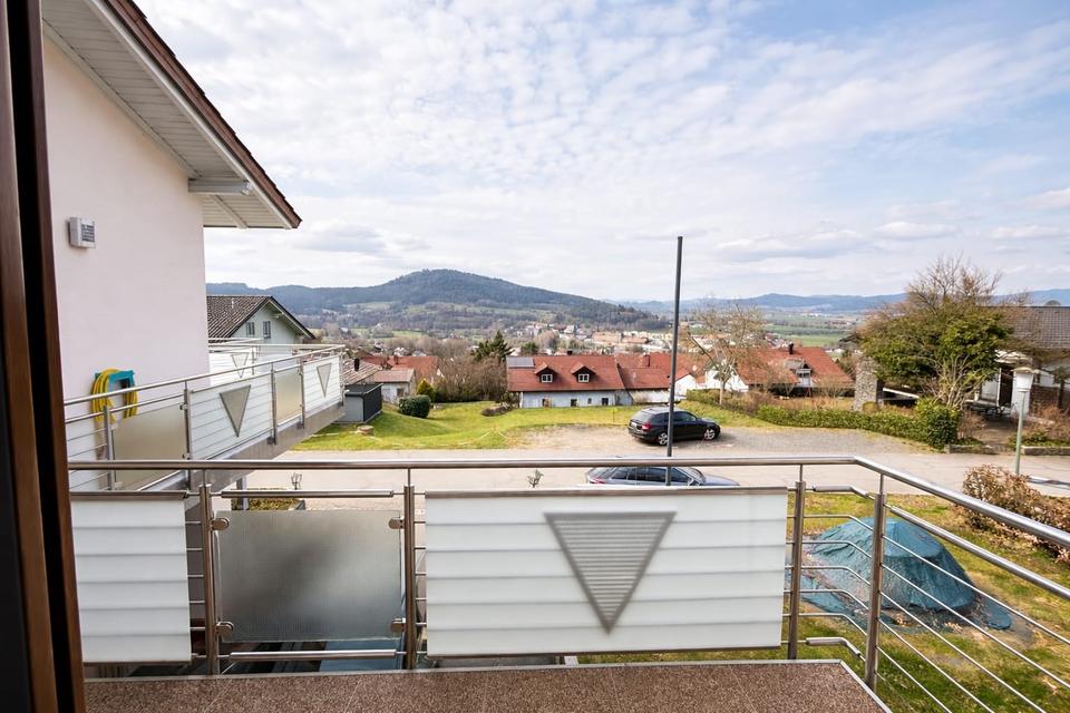 Thumbnail-118 m2 Wohnung mit Wintergarten, zwei großen BalkonenPanorama