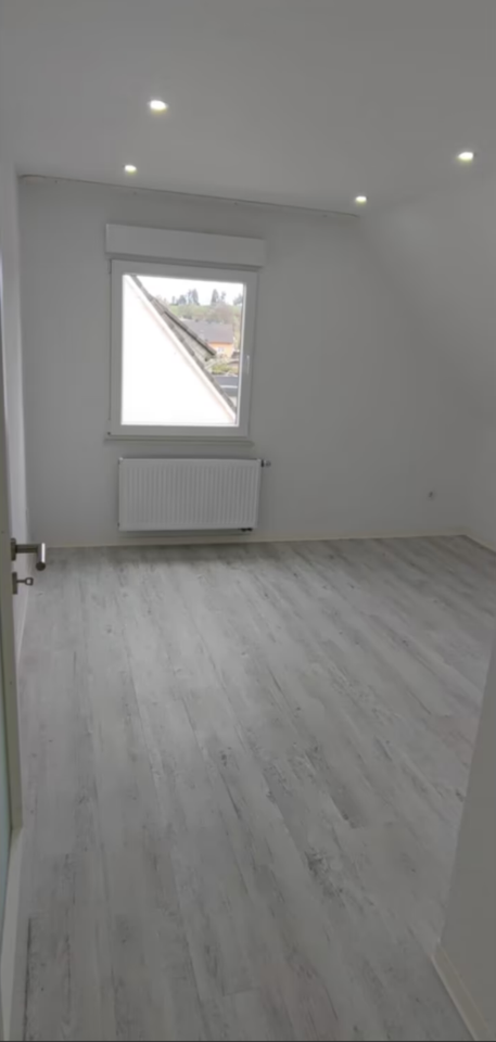 Thumbnail-Frisch renovierte 2,5-Zimmer Dachgeschosswohnung in Selters – Top