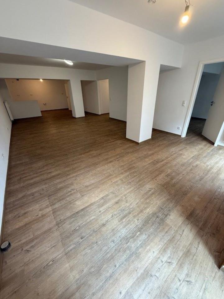 Thumbnail-Großzügige 2 Zimmer-Wohnung mit separatem Eingang