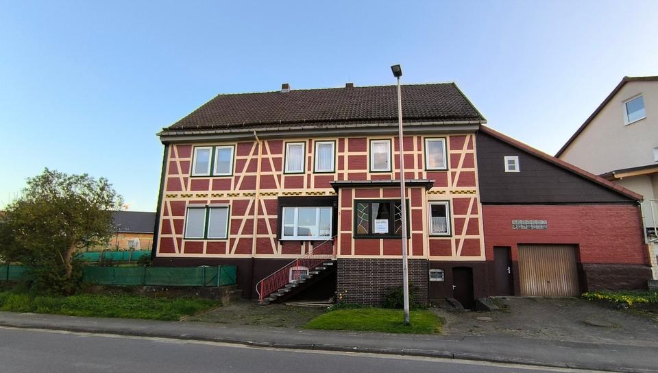 Thumbnail-Zweifamilienhaus in Schwiegershausen: Viel Platz für Ihre Pläne
