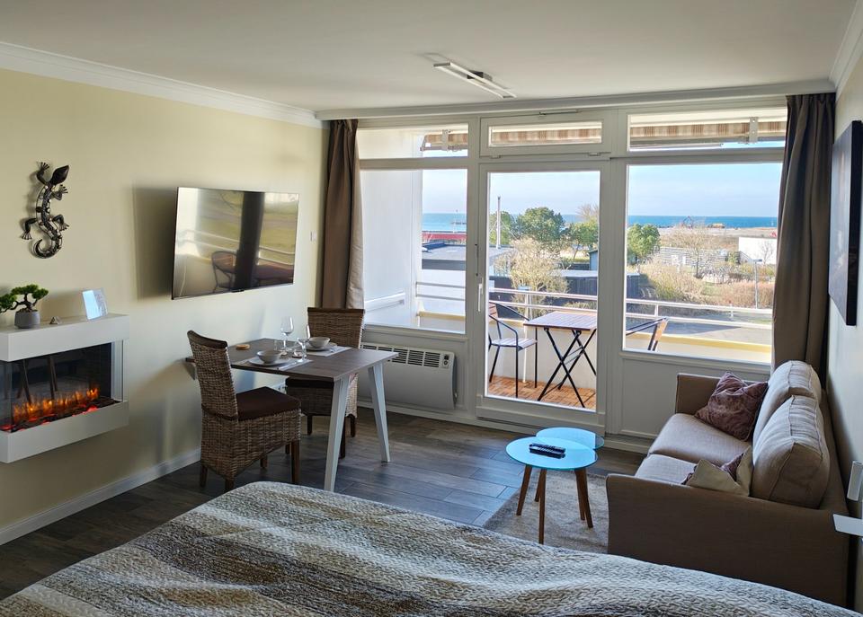 Thumbnail-Traumblick zur Ostsee Balkon Ferienwohnung Fehmarn 80m Südstrand