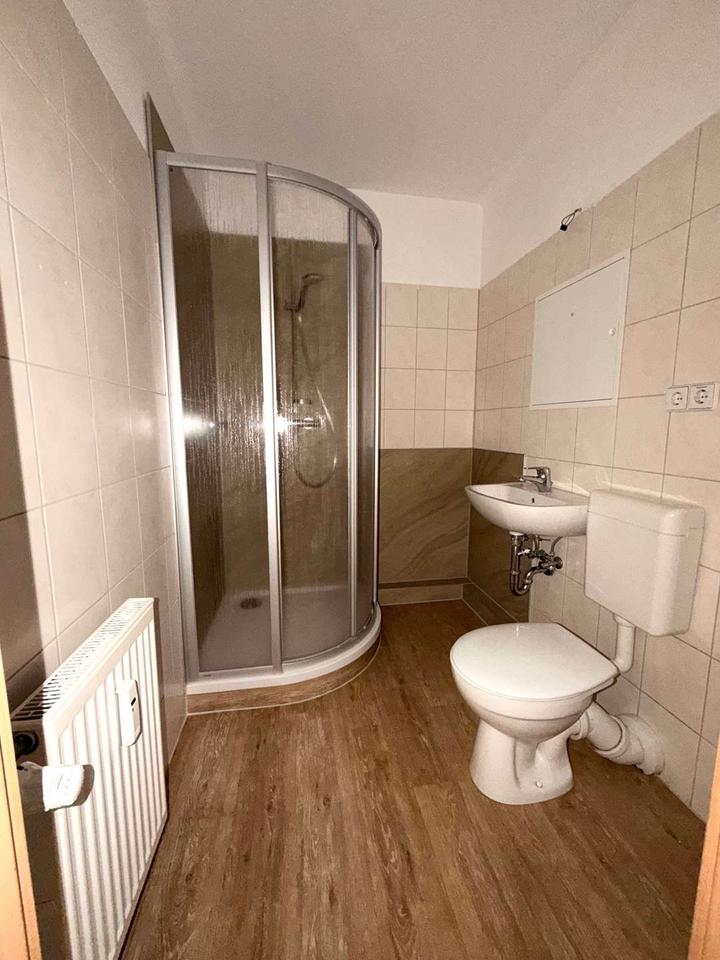 Thumbnail- wunderschöne 3 Zimmer Wohnung mit Balkon und Dusche im 1. OG 