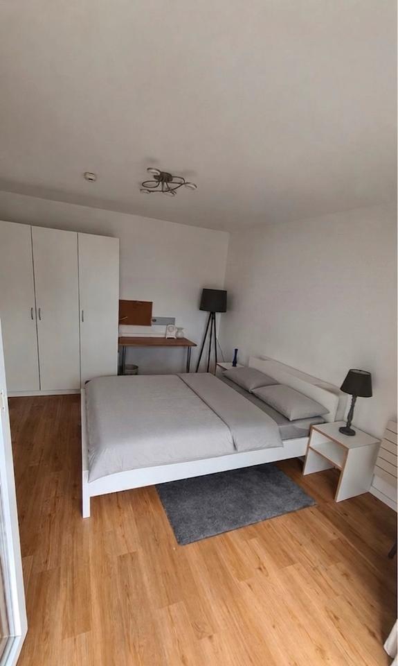 Thumbnail-Charmante möblierte 3-Zimmer-Wohnung mit Balkon in Stuttgart-West