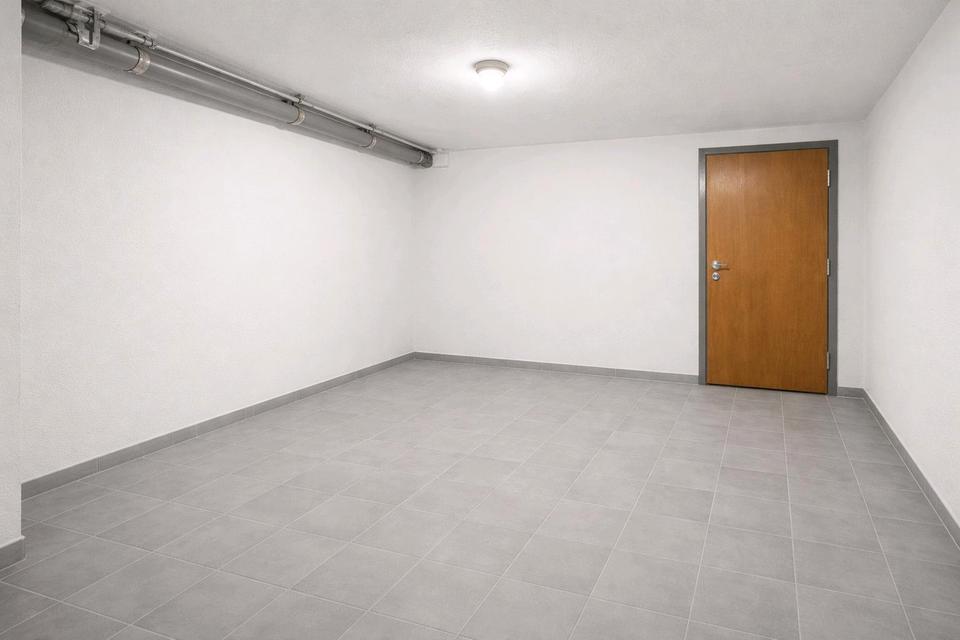 Thumbnail-Sanierter Kellerraum ohne Tageslicht mit Bad