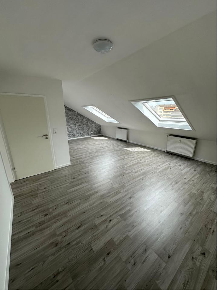 Thumbnail-Helle 2-Zimmer DG Wohnung in Rastatt nähe Daimlerwerk +Stellplatz