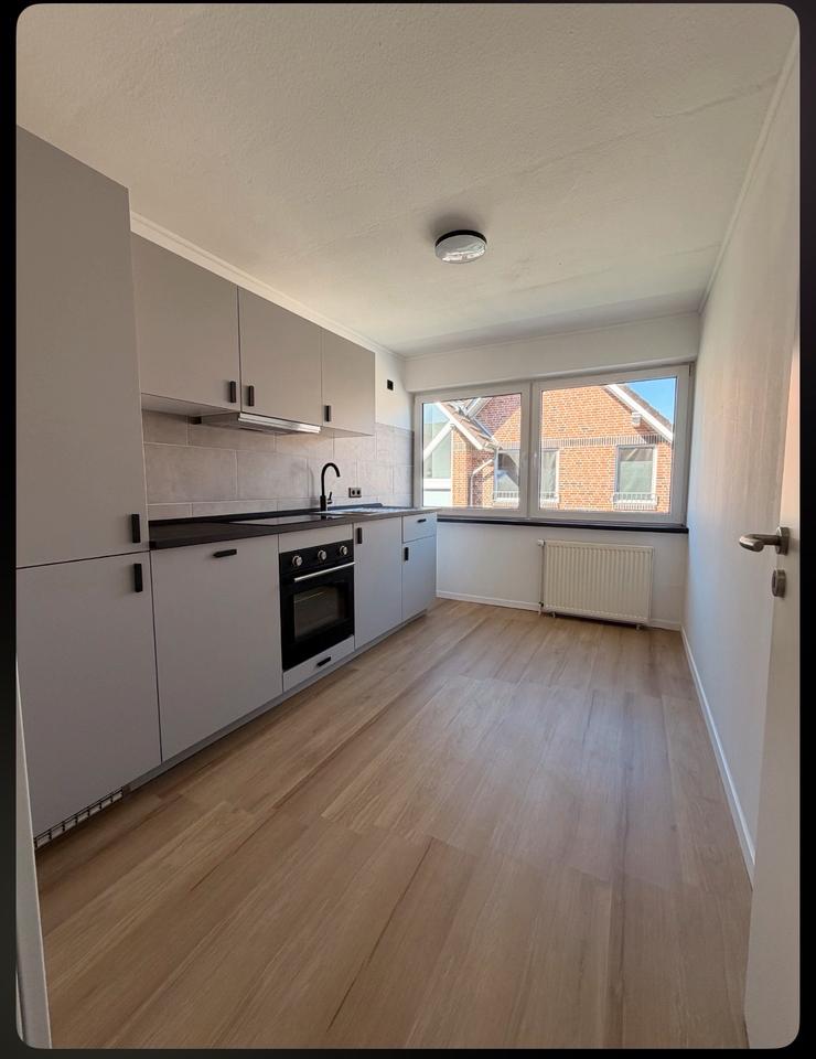 Thumbnail-Moderne OG-Wohnung mit 3 ZimmernKücheBadHWR in Ostrhauderfehn