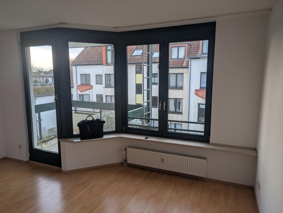 Thumbnail-Helle 2-Zimmer-Wohnung mit Balkon & Tiefgarage im Grünen von DUS