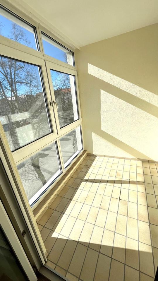 Thumbnail-2-Zi.-Whg. mit Einbauküche, großem Wintergarten und Lift