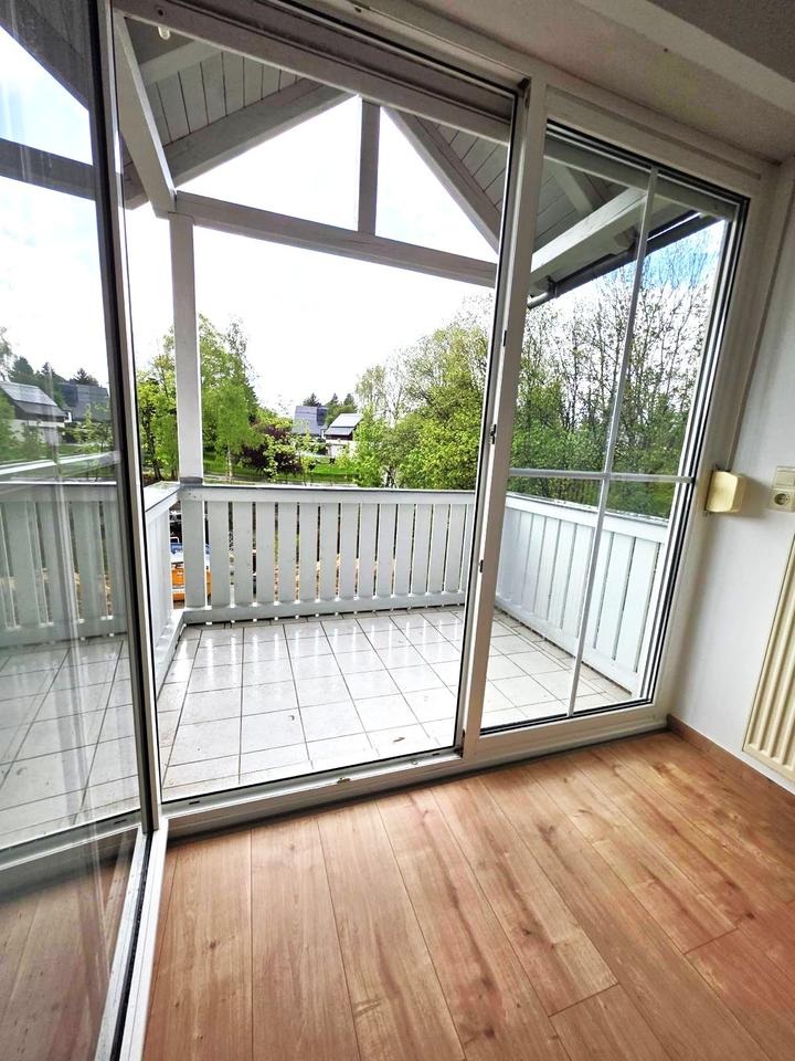 Thumbnail-Sanierte, lichtdurchflutete DG- Wohnung mit Tageslichtwannenbad, Südbalkon, Garage u.v.m.