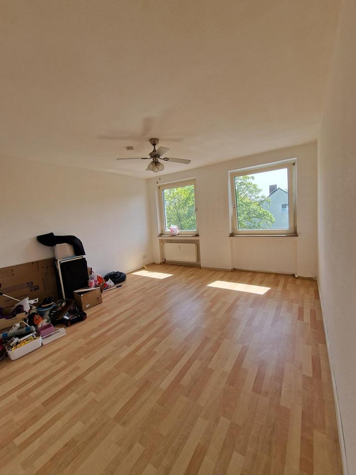 Thumbnail-Helle 2-Zimmer-Wohnung mit Balkon und schönem Ausblick ins Grüne