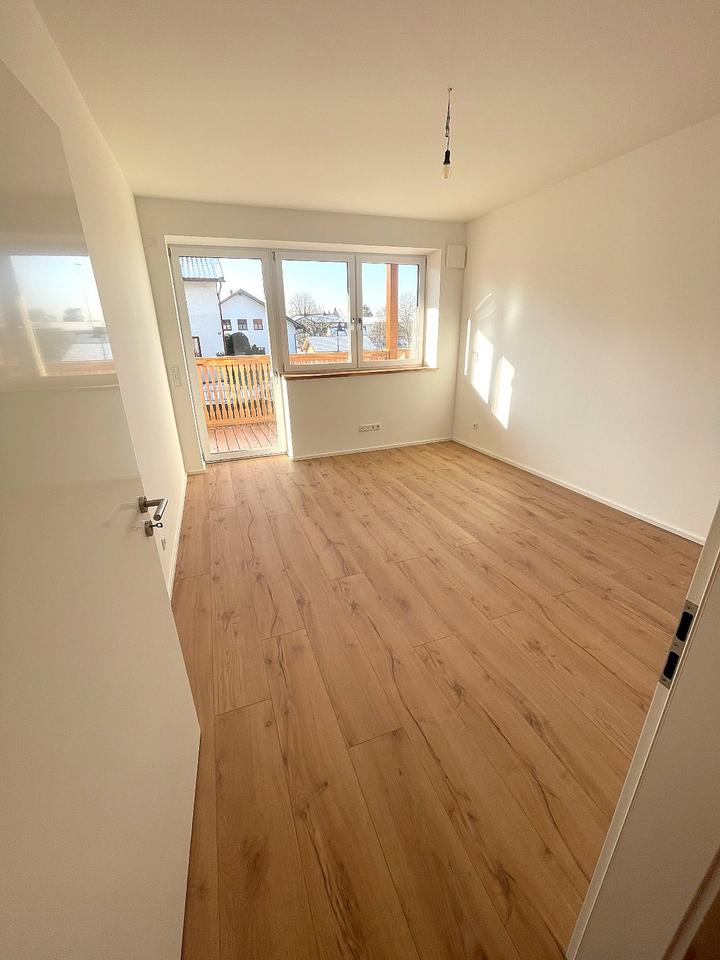 Thumbnail-Erstbezug mit Balkon und EBK: Geschmackvolle 4-Raum-Wohnung mit g