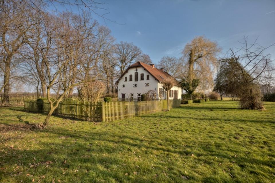 Thumbnail-Freistehendes Einfamilienhaus mit großem Garten und Kamin