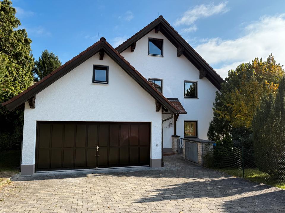 Thumbnail-Geräumige und gehobene 4-Zimmer Wohnung mit Terasse und Garten