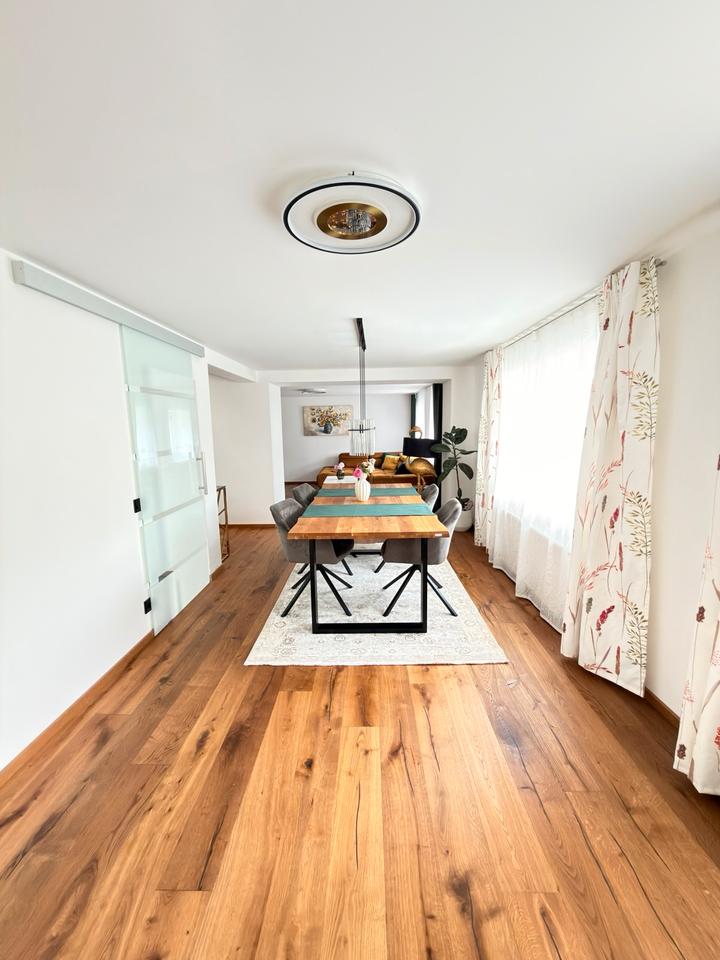 Thumbnail-Modern renoviertes Haus mit 2 Eingängen und Innblick - 158 m²