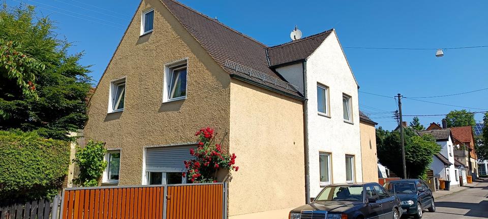 Thumbnail-EFH in A.-Kriegshaber mit gr. Grundstück und Nebengebäuden