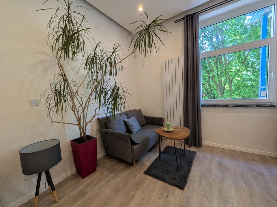 Thumbnail-Möbliertes 18 m² Zimmer in moderner 3er WG mit Balkon & Parkblick