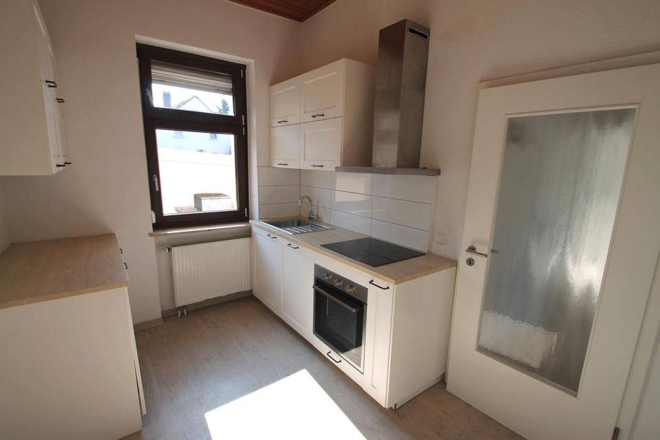 Thumbnail-*Ein Schmuckstück nach eigener Renovierung* Zentral gelegene 2 Zimmer mit moderner Ausstattung inkl. Garage